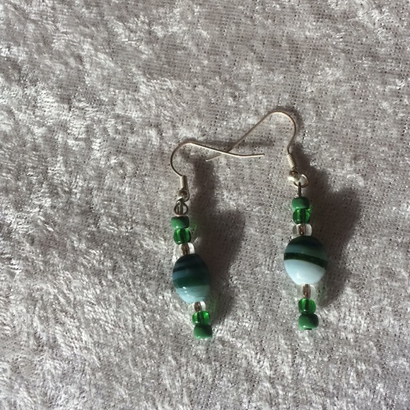 Handmade earrings: green and white beads - Picture 3 of 3